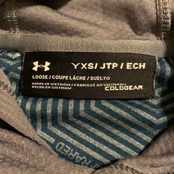 Boy’s Under Armour Cold Gear L/S hooded shirt - Picture 2 of 3